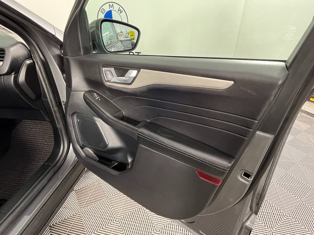 Used 2021 Ford Escape SE image 24