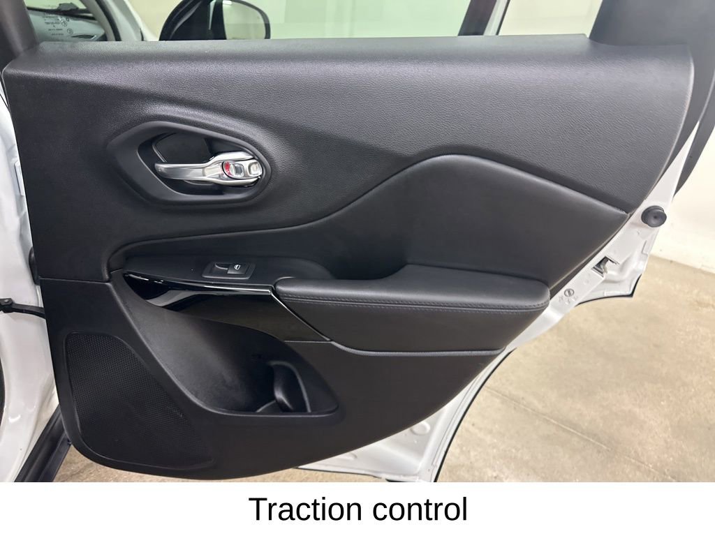 Used 2021 Jeep Cherokee Latitude Plus image 24