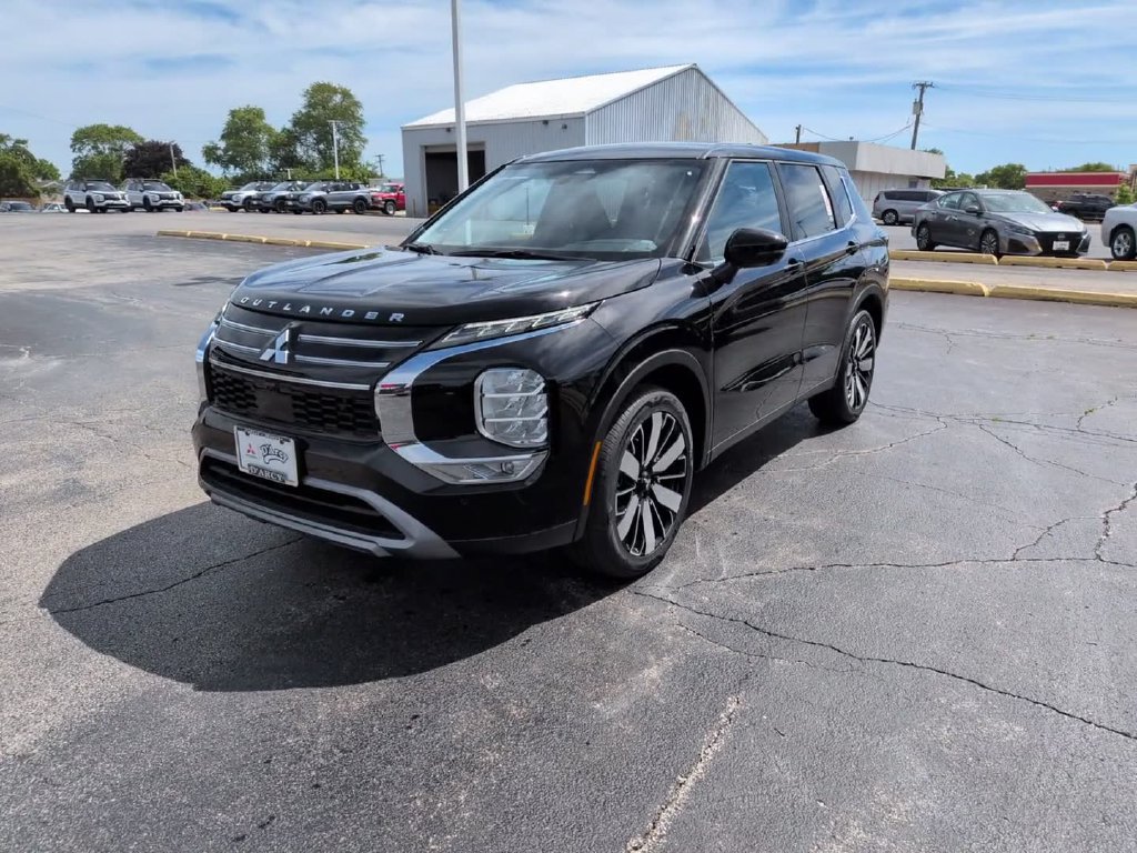 New 2026 Mitsubishi Outlander SE AWD/4WD image 2