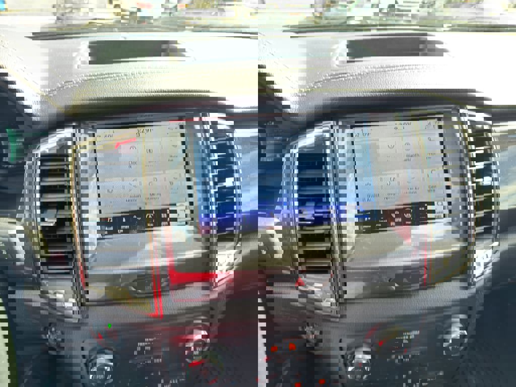 Used 2020 Ford Ranger Lariat w/ Equipment Group 501A Mid image 10