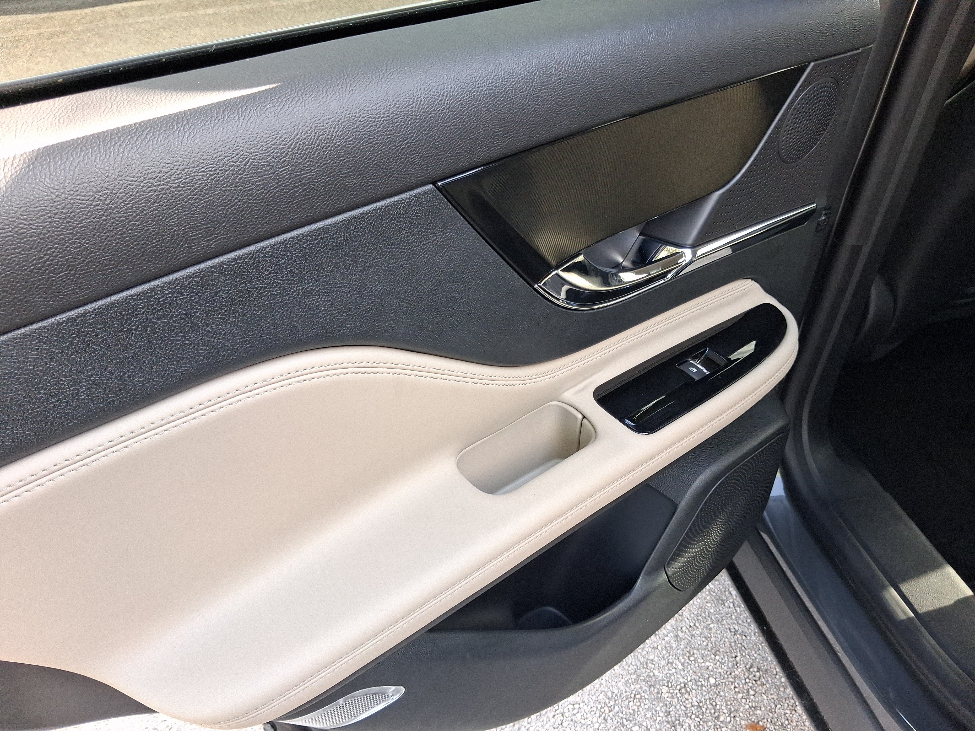 Certified 2025 Lincoln Corsair FWD image 9