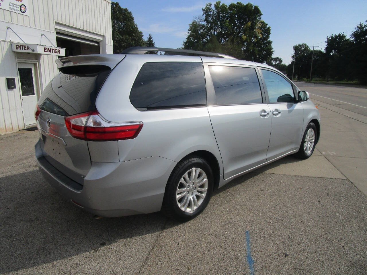 Used 2015 Toyota Sienna XLE Premium FWD image 5