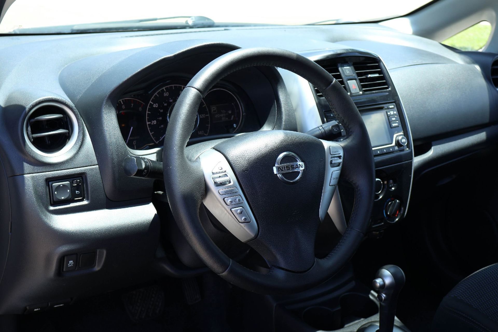 Used 2016 Nissan Versa Note SV FWD image 2