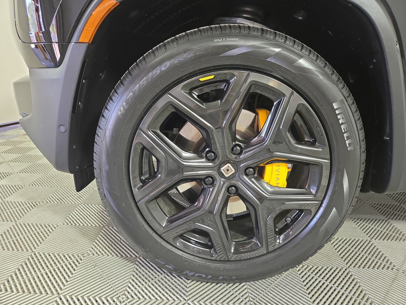 Used 2024 Rivian R1S Adventure AWD/4WD image 9