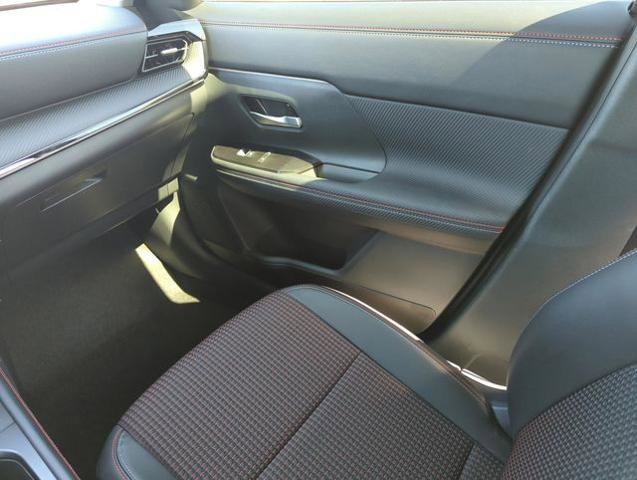 Certified 2025 Nissan Kicks SR FWD image 23