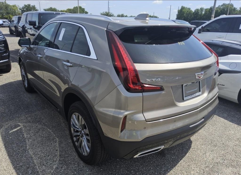Used 2024 Cadillac XT4 Premium Luxury w/ Technology Package FWD image 3