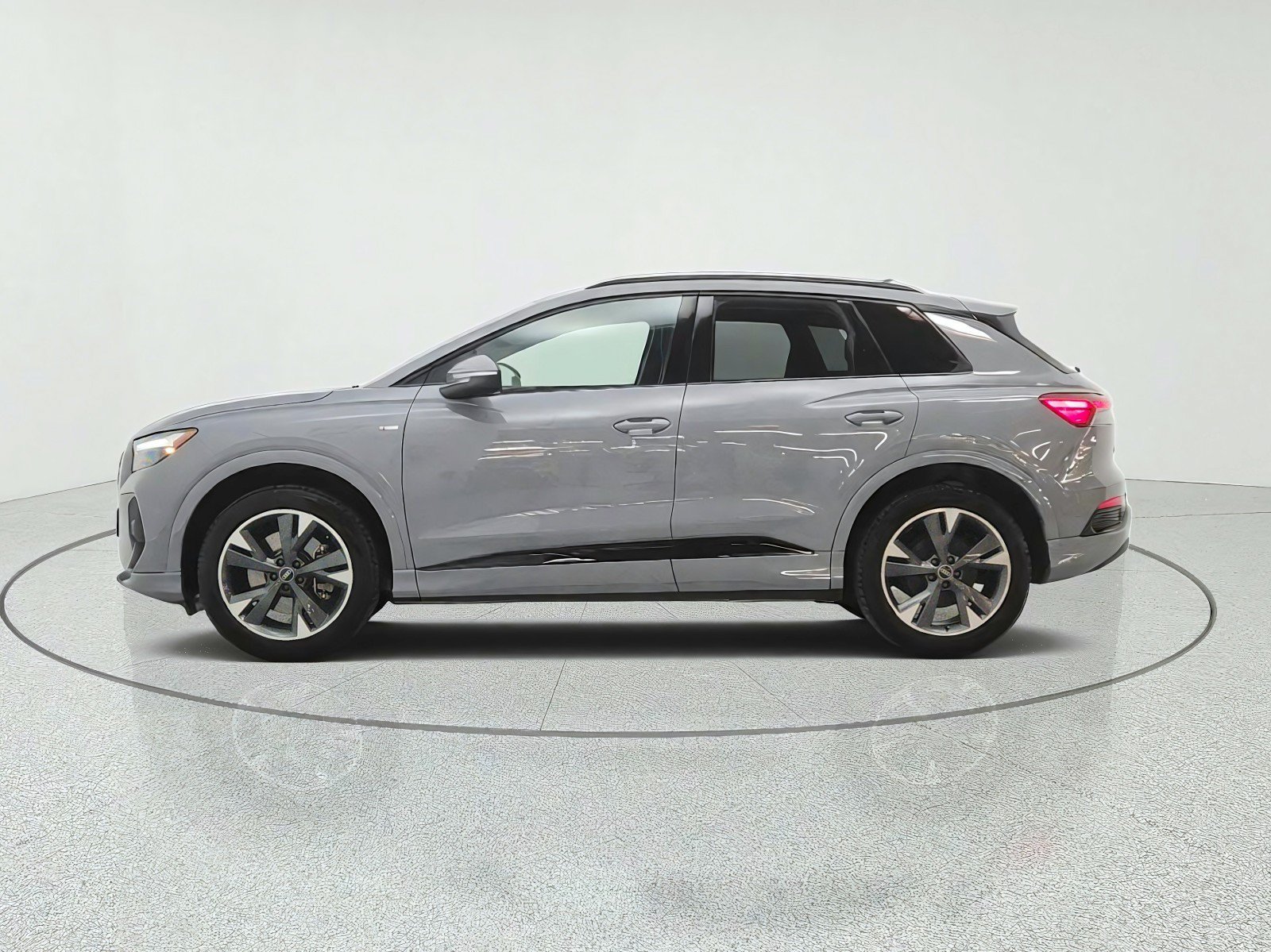 Used 2023 Audi Q4 e-tron Premium Plus w/ Premium Plus AWD/4WD image 8