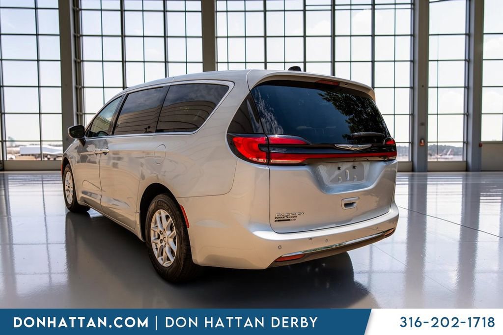 Used 2023 Chrysler Pacifica Touring-L FWD image 28