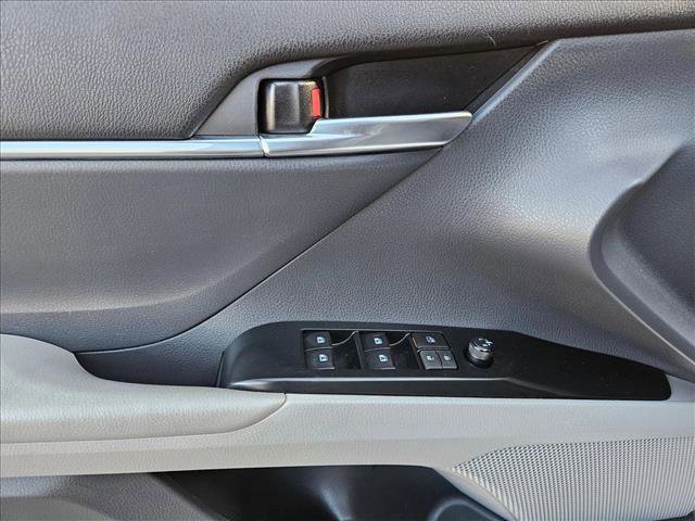 Used 2020 Toyota Camry LE image 10