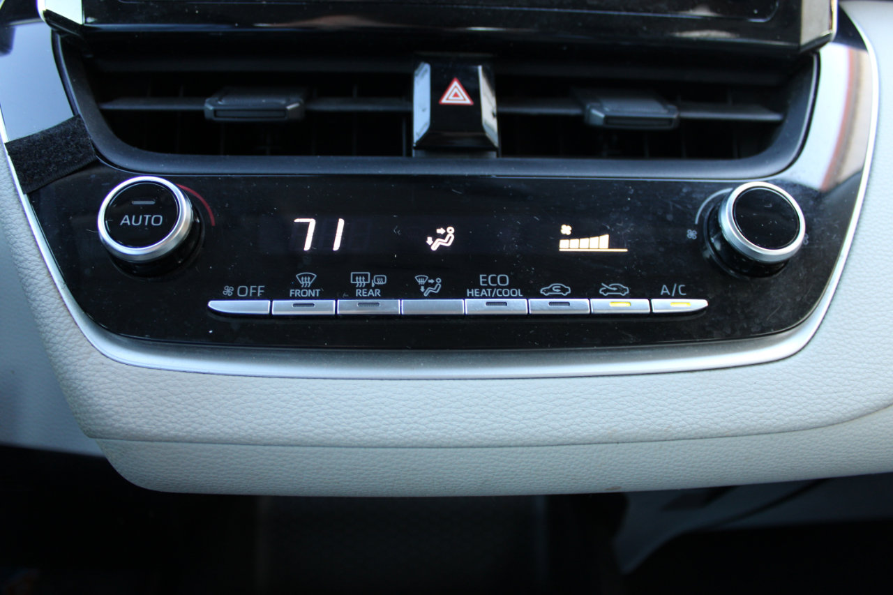 Used 2020 Toyota Corolla LE image 24