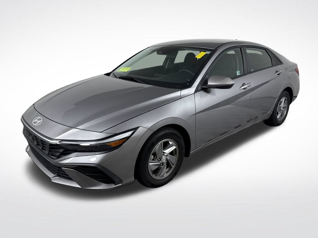 Certified 2024 Hyundai Elantra SE FWD image 9
