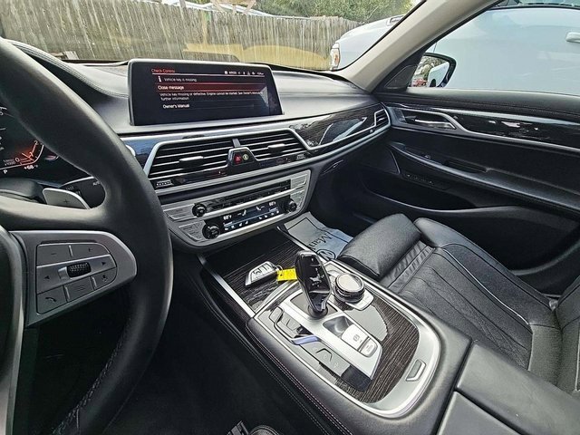 Used 2020 BMW 750i xDrive w/ Executive Package image 6