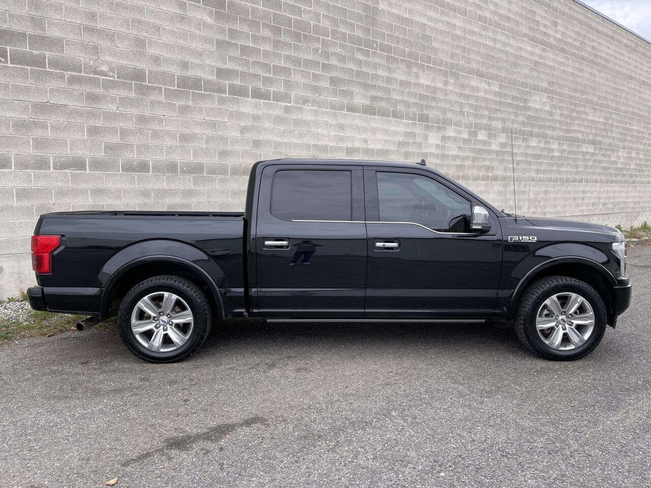 Used 2018 Ford F150 Platinum w/ Technology Package AWD/4WD image 4