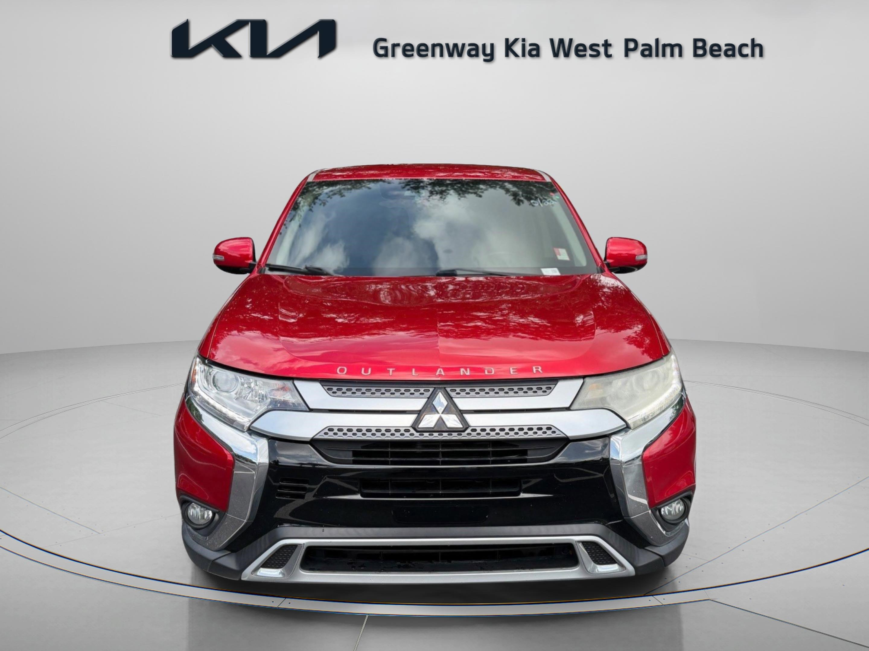 Used 2020 Mitsubishi Outlander SE FWD image 2