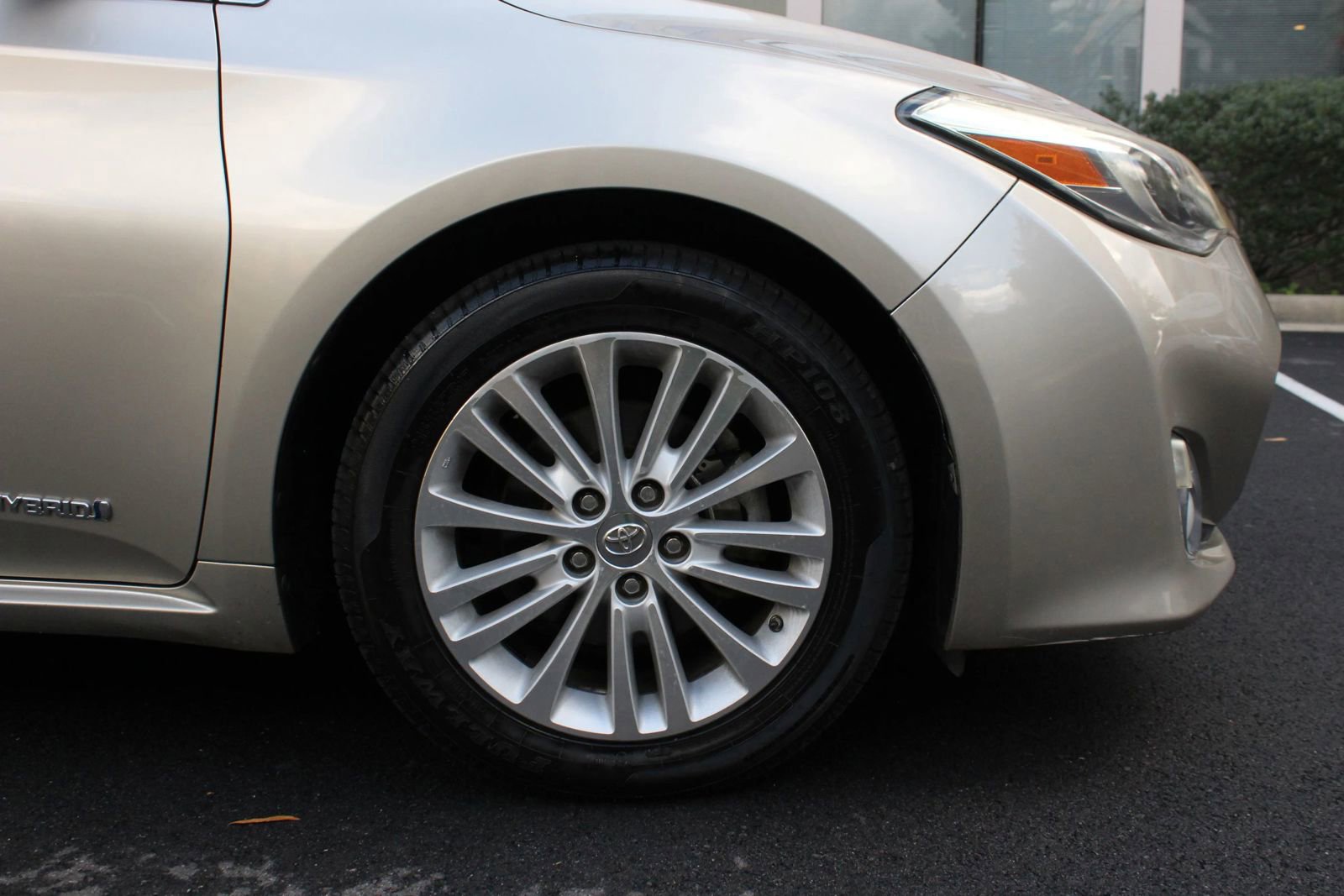 Used 2013 Toyota Avalon XLE Touring FWD image 4