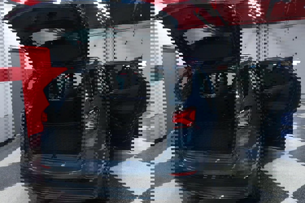 Used 2024 Chevrolet Equinox RS w/ RS Leather Package image 29