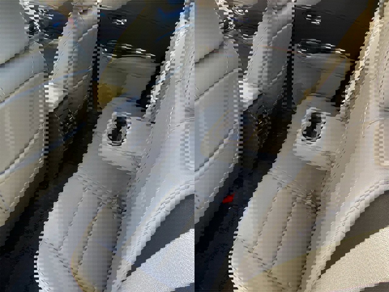 Used 2021 Cadillac XT4 Luxury w/ Cold Weather Package image 17