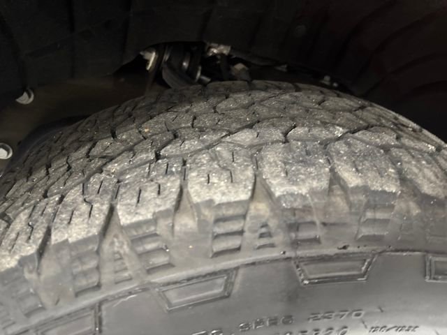 Used 2025 GMC Sierra 2500 AT4 image 30