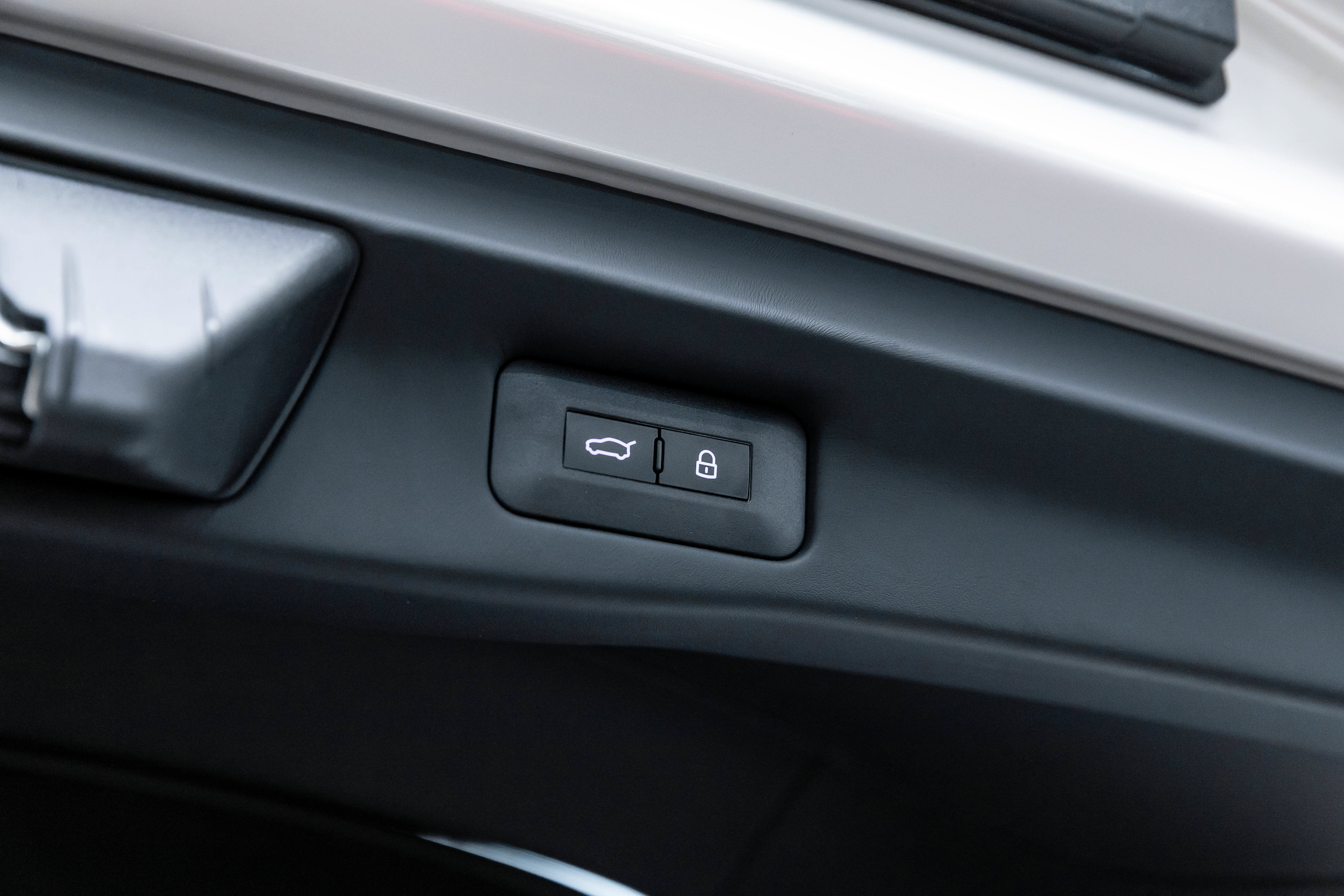 Certified 2024 Ferrari Purosangue AWD/4WD image 33