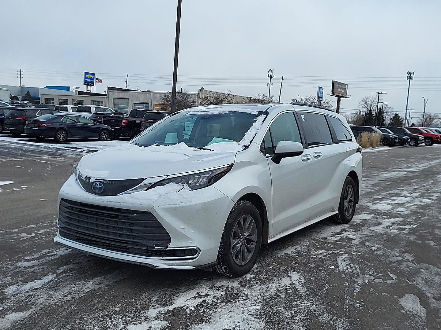 Used 2024 Toyota Sienna XLE image 7