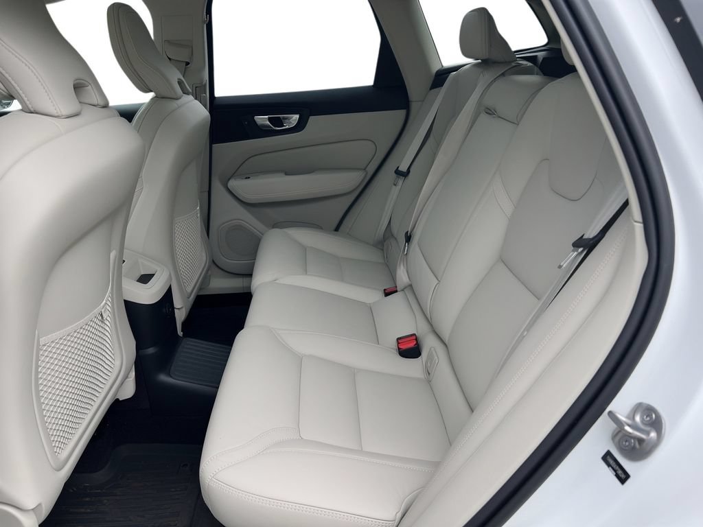 Used 2023 Volvo XC60 T8 Ultimate AWD/4WD image 7