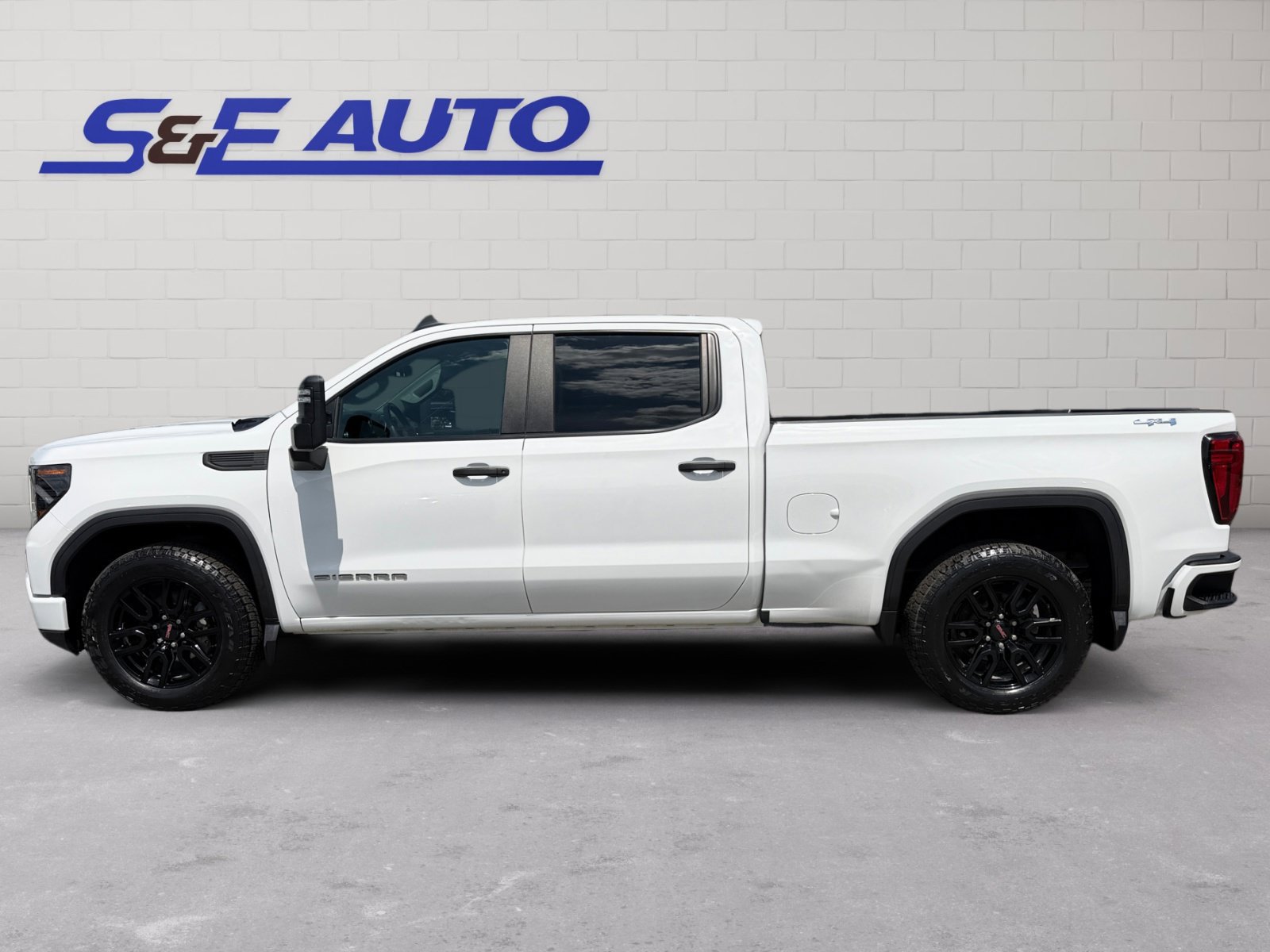 Used 2024 GMC Sierra 1500 Pro w/ Graphite Edition AWD/4WD image 2