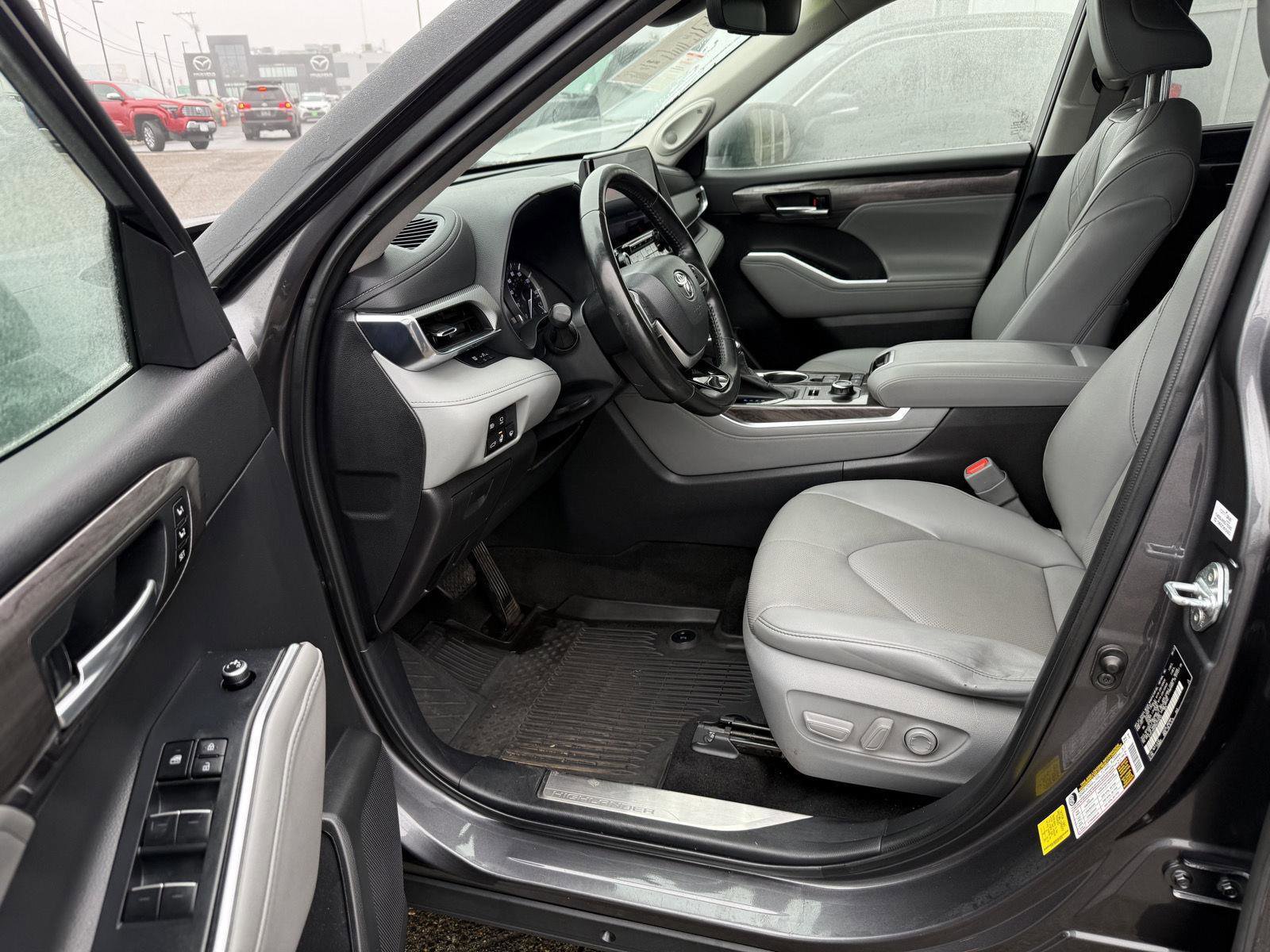 Certified 2022 Toyota Highlander Platinum image 11