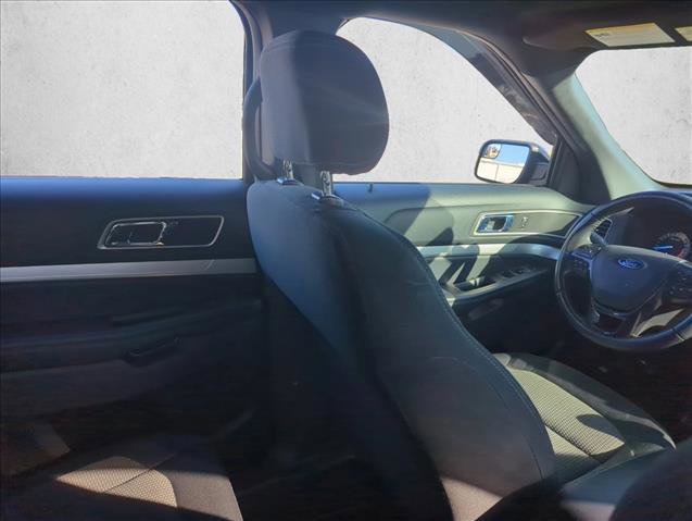 Used 2017 Ford Explorer XLT image 19