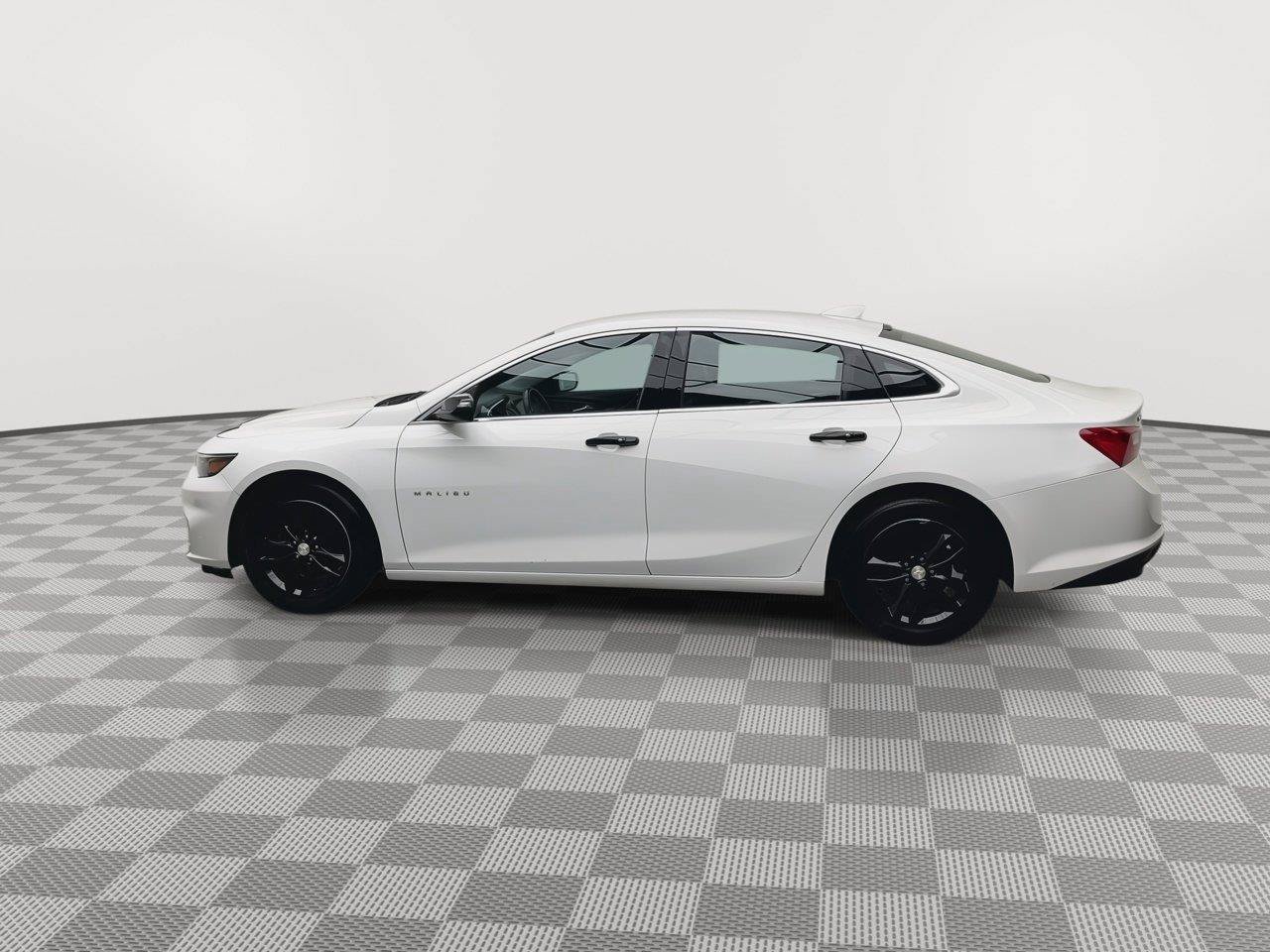 Used 2017 Chevrolet Malibu LT w/ Leather Package FWD image 32