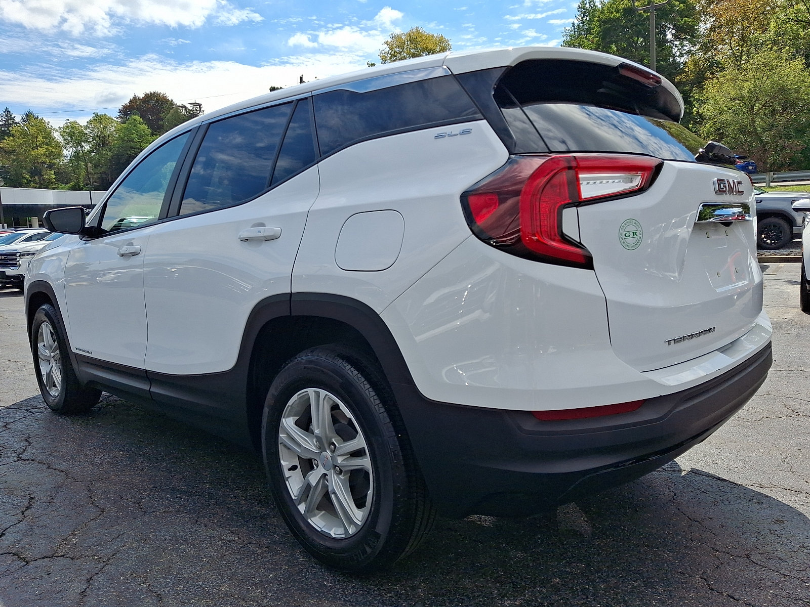 Used 2024 GMC Terrain SLE FWD image 4