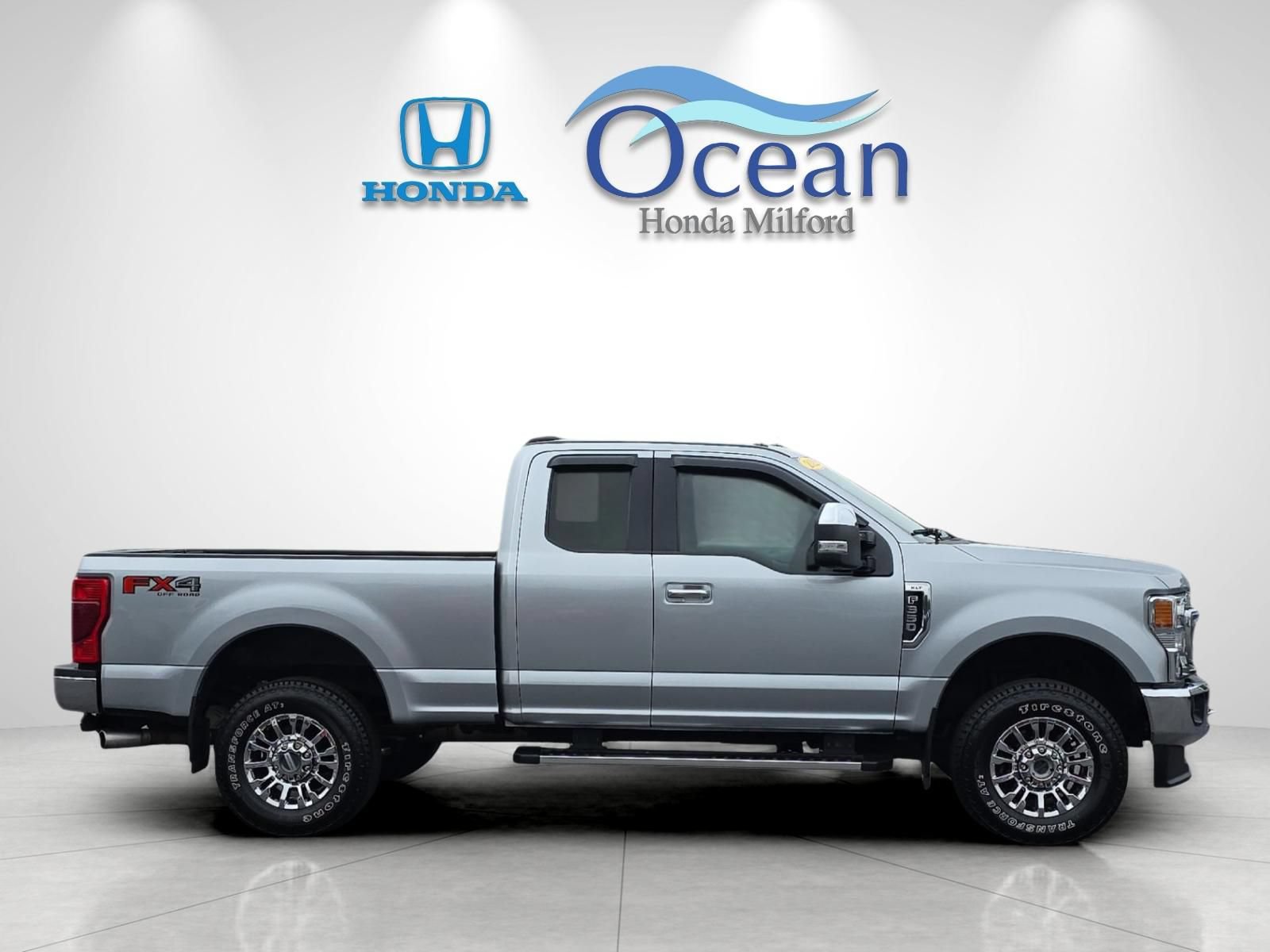 Used 2022 Ford F350 XLT w/ XLT Premium Package AWD/4WD image 2