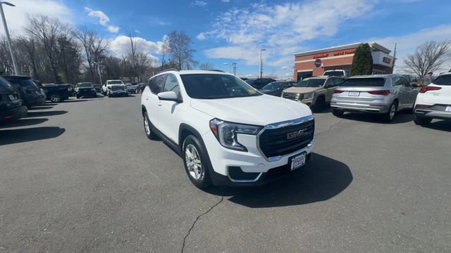 Used 2023 GMC Terrain SLE w/ Driver Convenience Package image 2