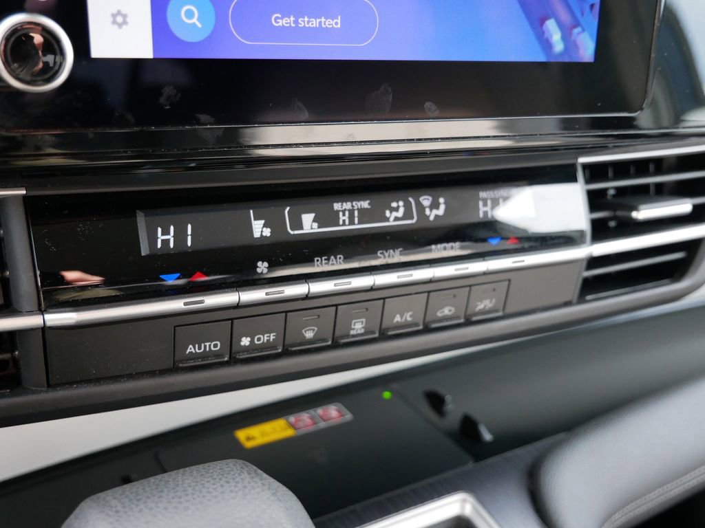 Used 2025 Toyota Sienna LE FWD image 24