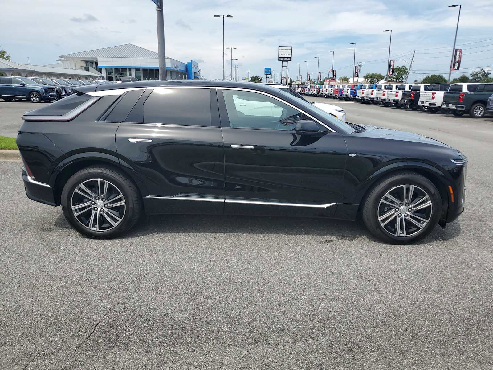 New 2025 Cadillac Lyriq Luxury image 7