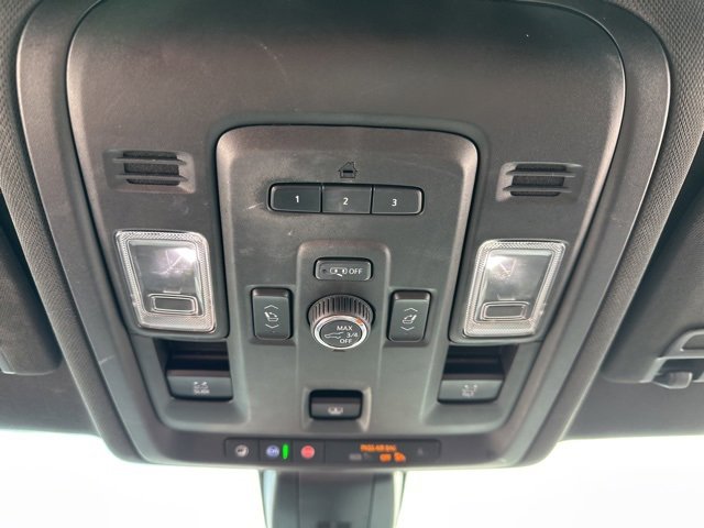 Used 2021 Chevrolet Suburban Premier w/ Premium Package image 12