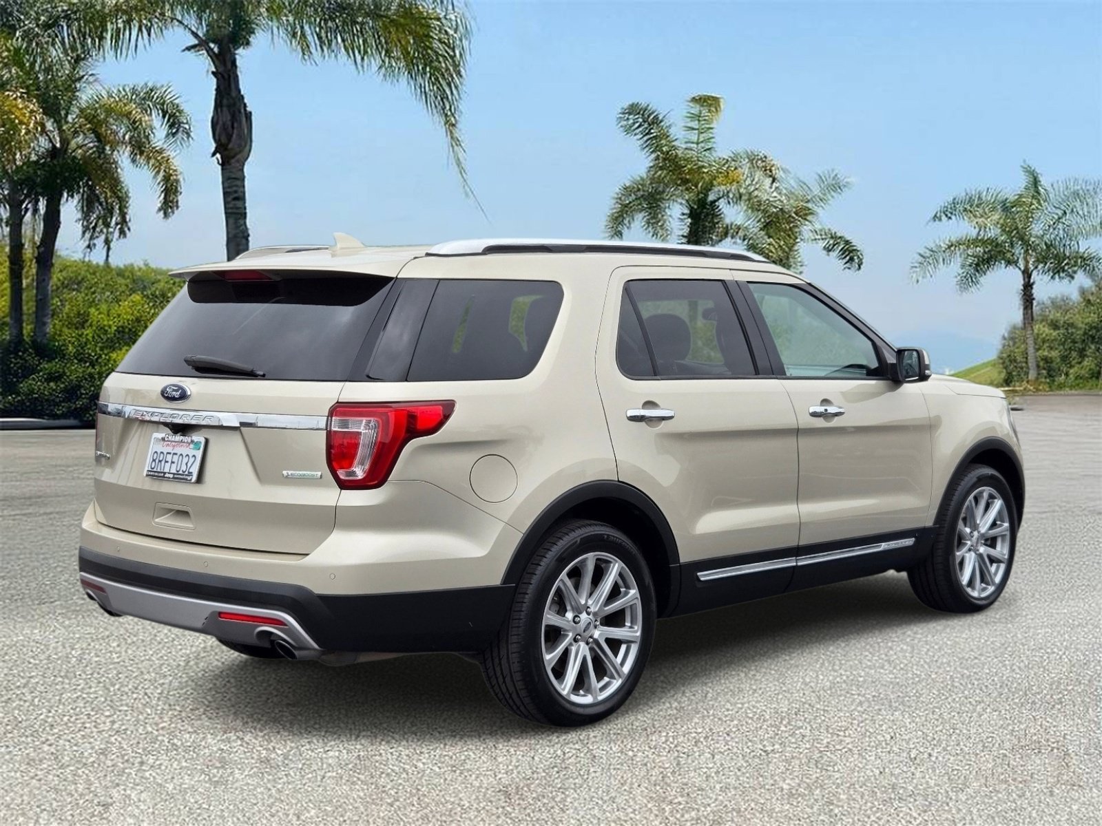 Used 2017 Ford Explorer Limited FWD image 4