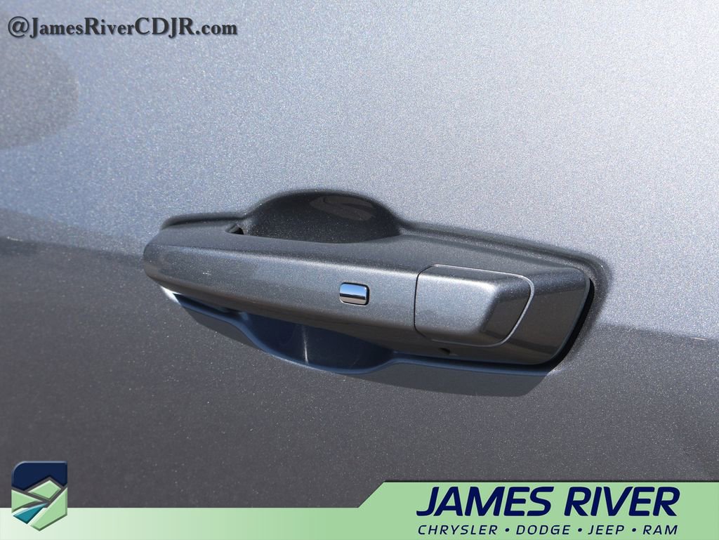 Used 2026 Chevrolet Traverse LT AWD/4WD image 21
