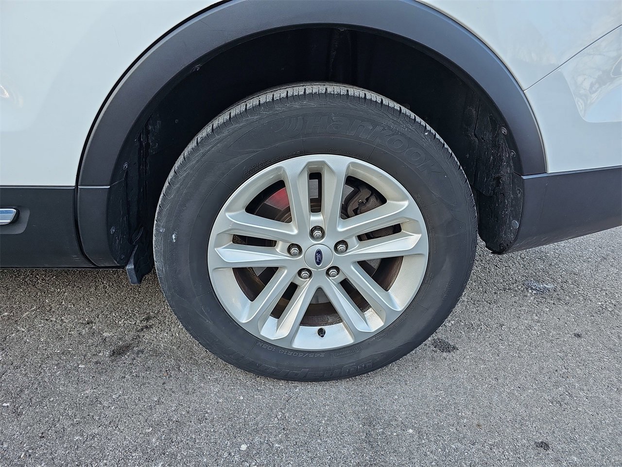 Used 2017 Ford Explorer XLT image 33