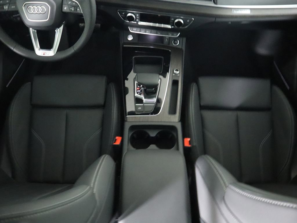 Used 2025 Audi Q5 e Premium Plus w/ Premium Plus Package image 18