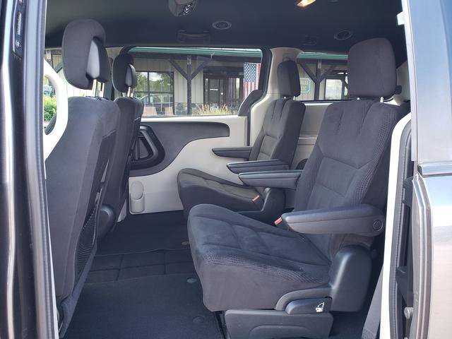 Used 2016 Dodge Grand Caravan SE FWD image 12