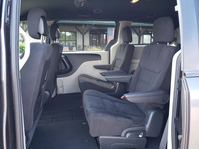 Used 2016 Dodge Grand Caravan SE image 12