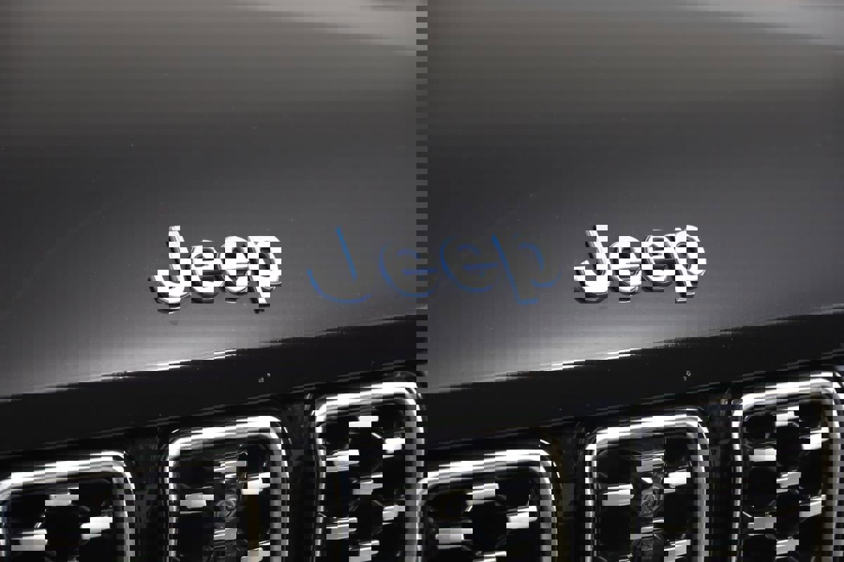 Used 2023 Jeep Grand Cherokee Summit image 21