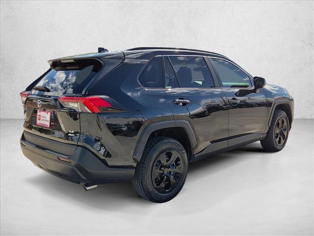 Used 2021 Toyota RAV4 LE image 5