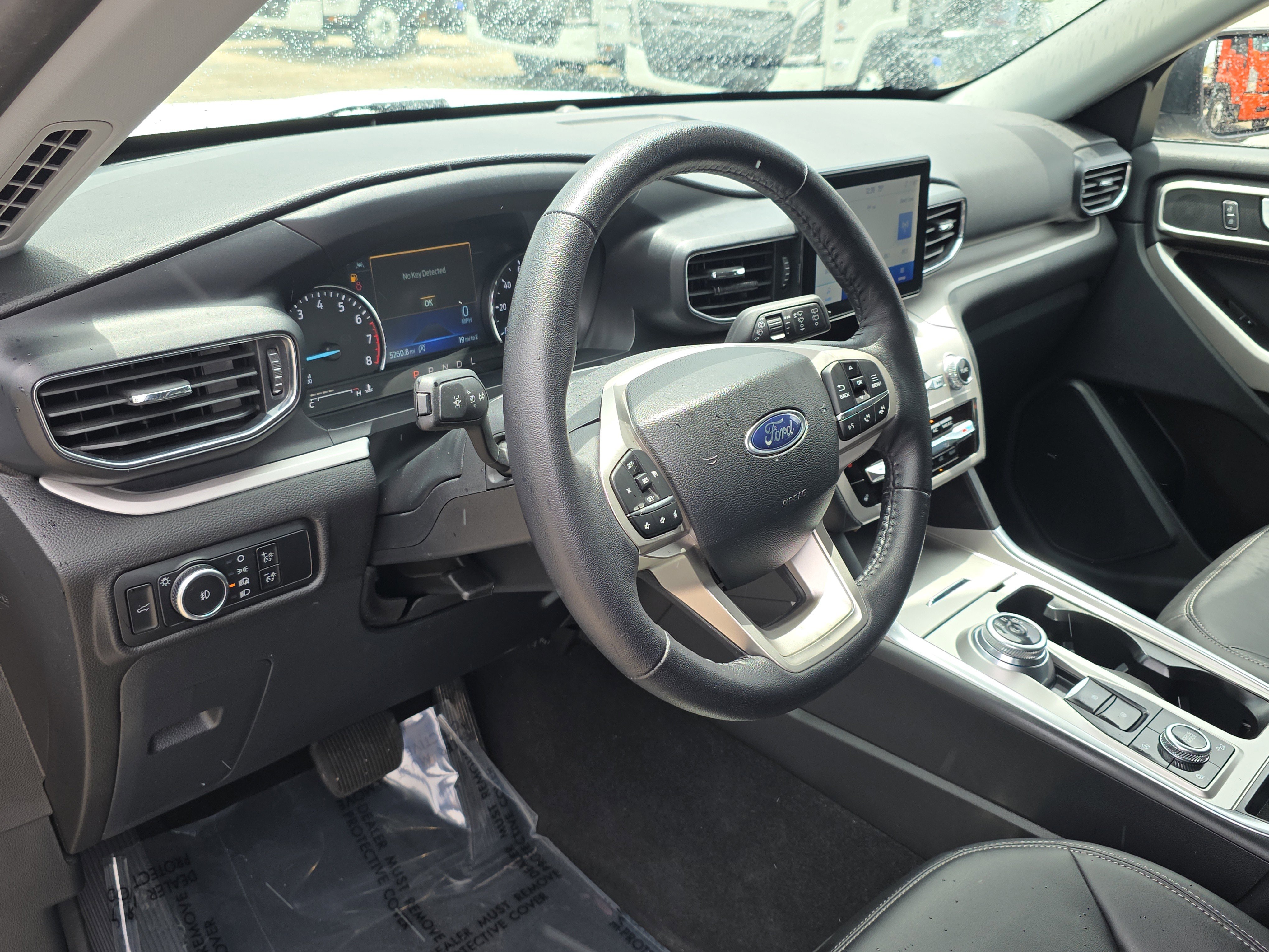 Used 2024 Ford Explorer XLT w/ Equipment Group 202A AWD/4WD image 23