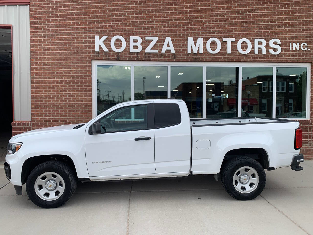 Used 2021 Chevrolet Colorado W/T w/ WT Convenience Package RWD image 2