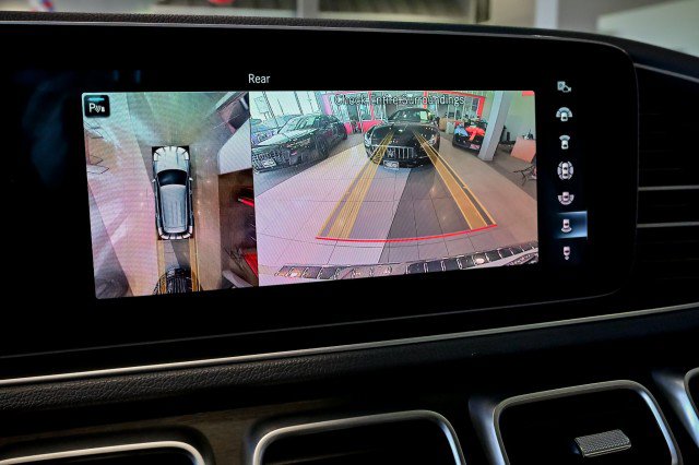 Used 2020 Mercedes-Benz GLE 350 4MATIC w/ Premium Package image 42