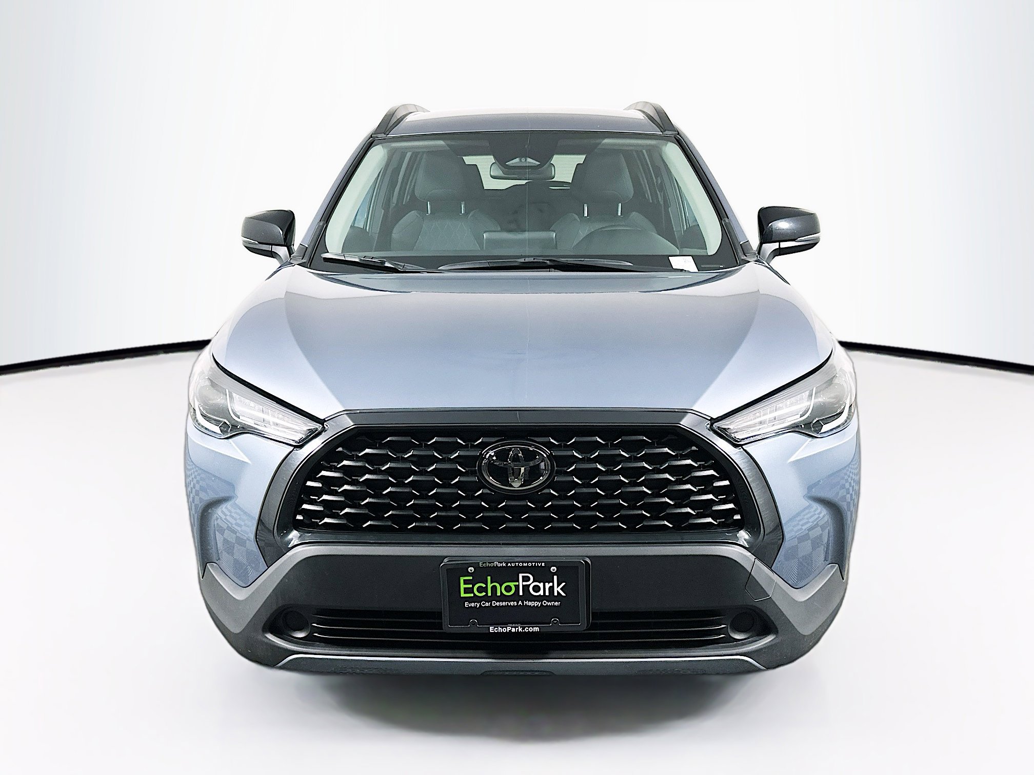 Used 2025 Toyota Corolla Cross LE image 2