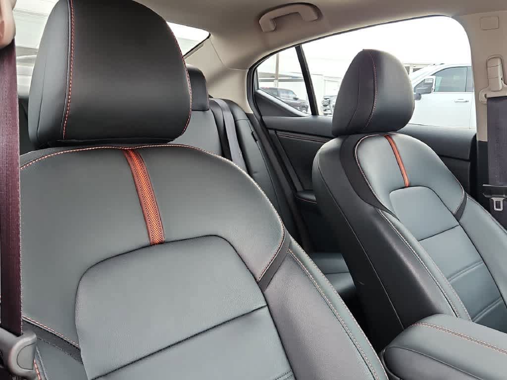 Used 2025 Nissan Sentra SR w/ SR Premium Package FWD image 17