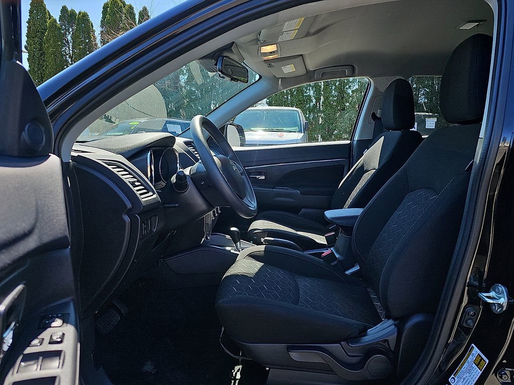 Used 2025 Mitsubishi Outlander Sport ES image 13