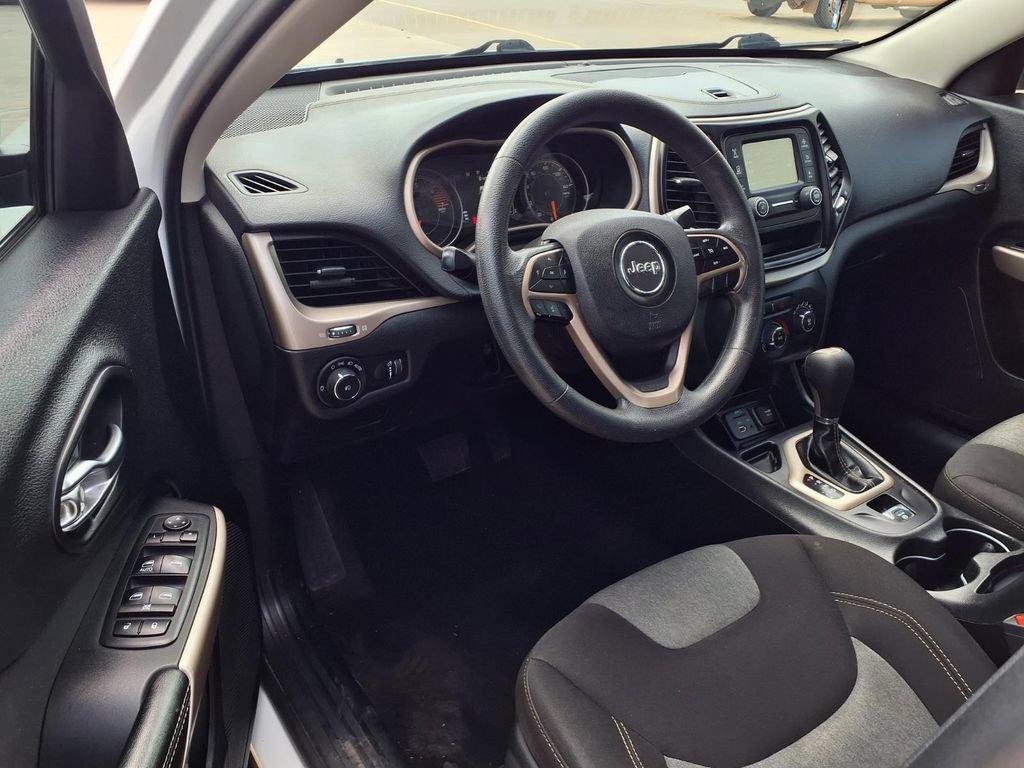 Used 2018 Jeep Cherokee Latitude FWD image 8